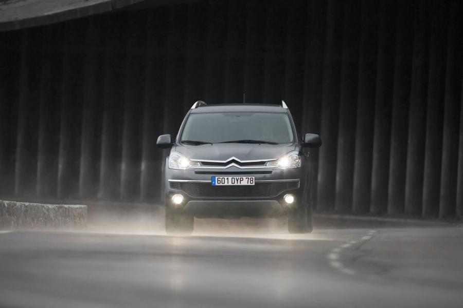  Citroen C-Crosser 2008 года  (фото 32 из 144)
